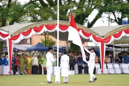 Paskibraka Tanah Bumbu Sukses Kibarkan Bendera Merah Putih di Peringatan Hari Pahlawan 7 Februari ke-80