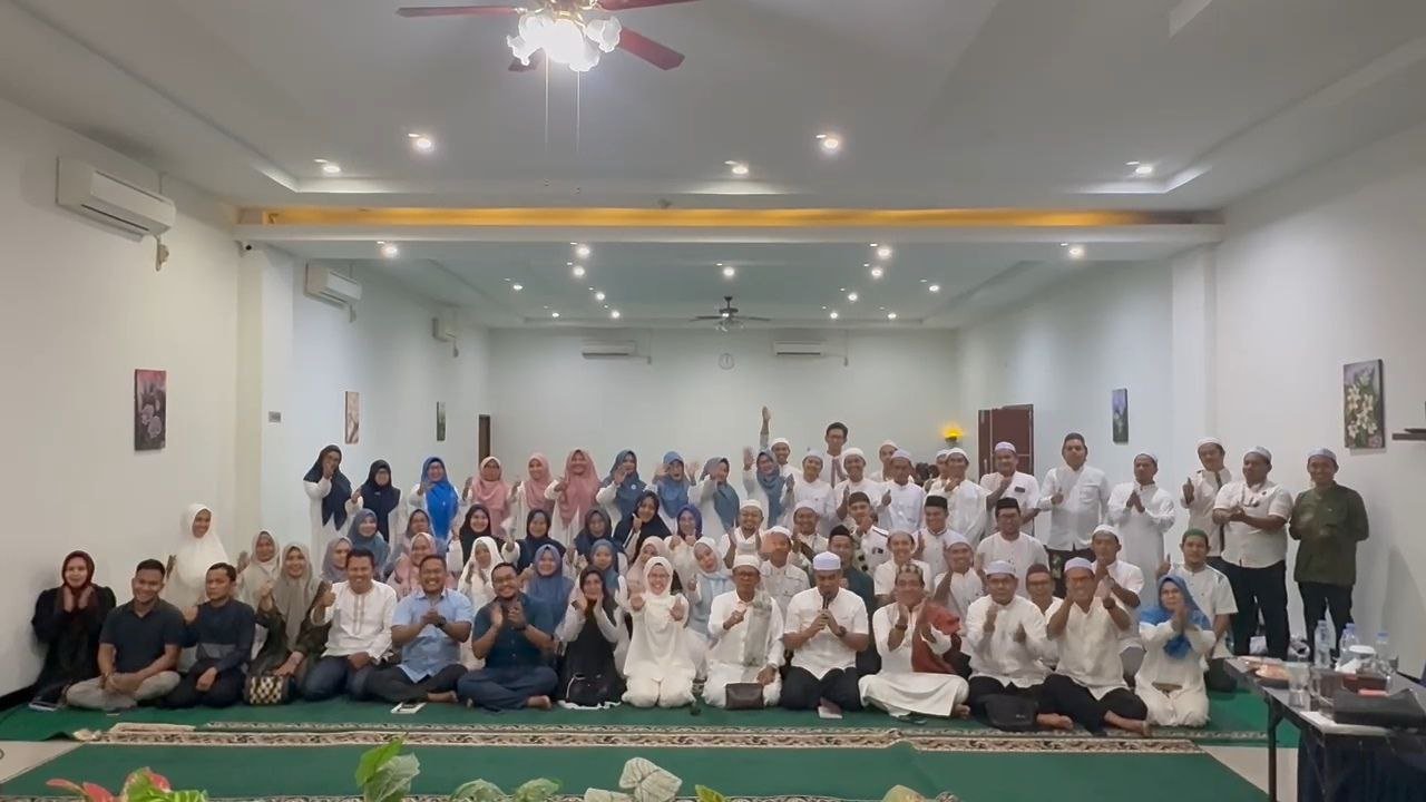 Kadisdikbud Kalsel Tegaskan Prinsip “No One Left Behind” dalam Safari Ramadan di Balangan