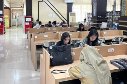 Ngabuburit Sambil Membaca, Warga Padati Perpustakaan Palnam di Bulan Ramadan