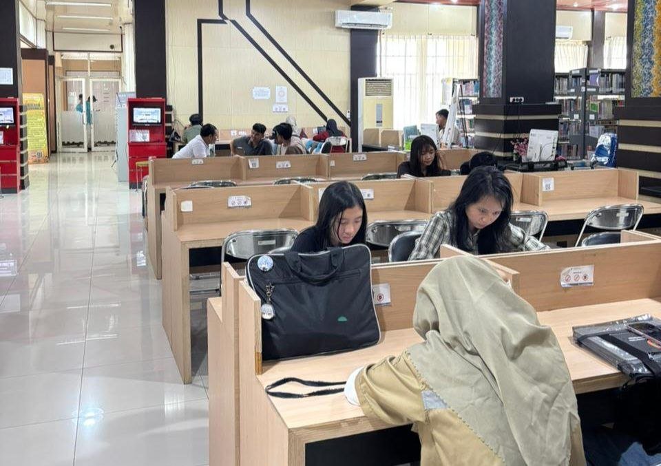 Ngabuburit Sambil Membaca, Warga Padati Perpustakaan Palnam di Bulan Ramadan