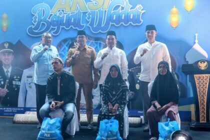 Safari Ramadan Pemprov Kalsel di Tanah Bumbu, Masyarakat Terima Bantuan Sembako dan Apresiasi Adipura Lokal