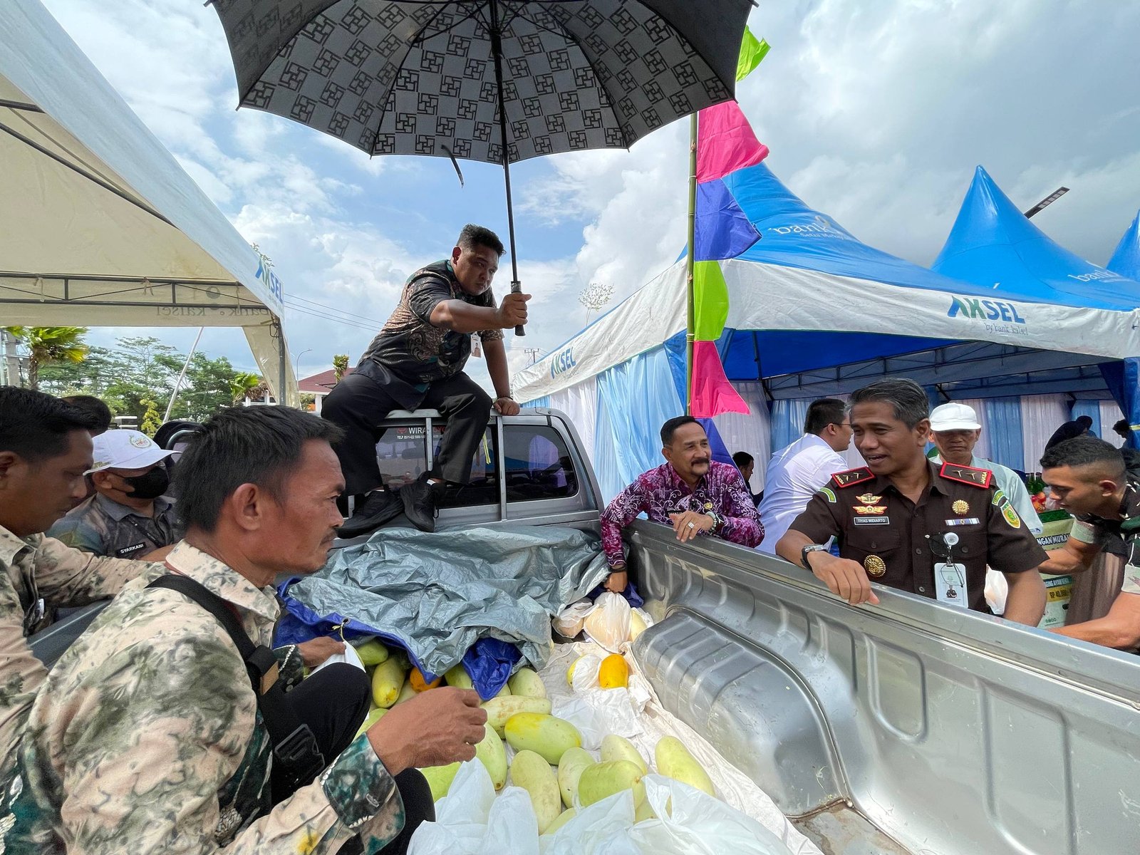 DPKP Kalsel Berpartisipasi dalam Bazar Ramadan di Kejati, Sediakan Bahan Pokok Lebih Murah