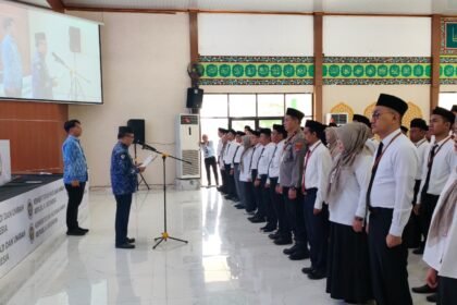 Sekdaprov Kalsel Kukuhkan Petugas Haji, Tekankan Pelayanan Prima dan Kesehatan