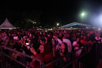 Pesona Budaya Mappanre Ri Tasi’e di Tanah Bumbu Hadirkan Hiburan Sekaligus Dorong Ekonomi Lokal