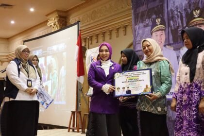 Pemprov Kalsel Dorong Ketahanan Pangan Keluarga, Posyandu Terima Bantuan Bibit Tanaman Obat dan Sayuran