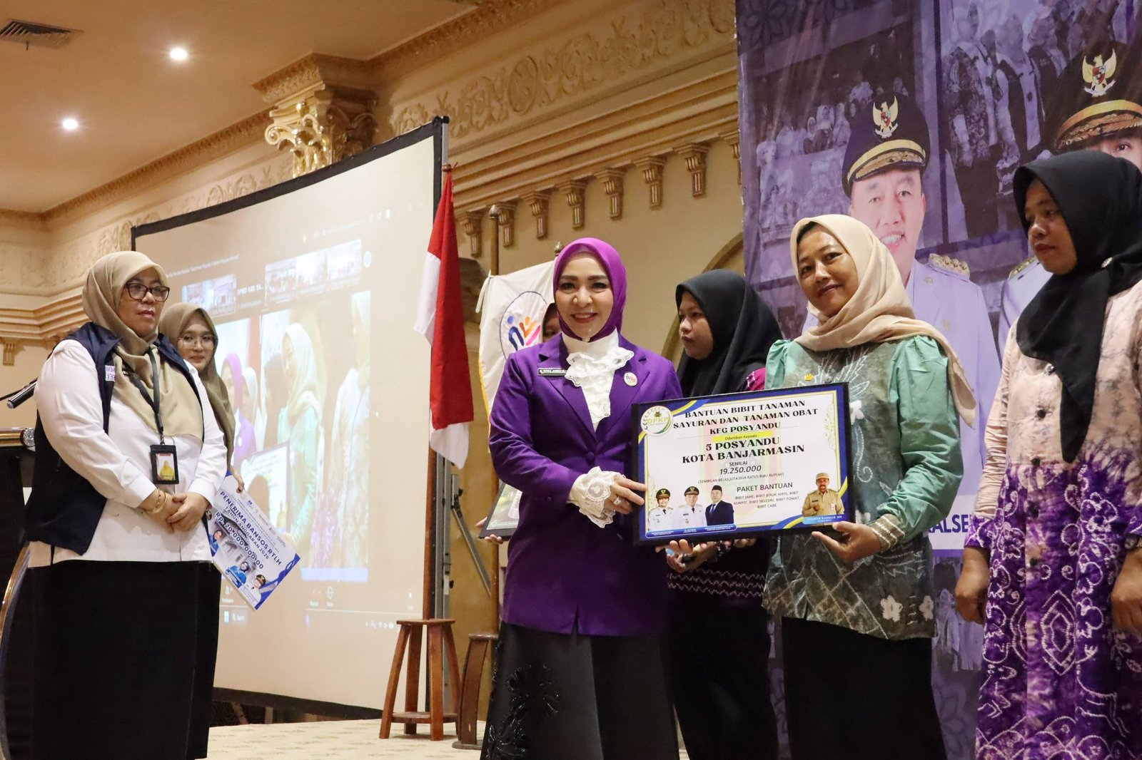 Pemprov Kalsel Dorong Ketahanan Pangan Keluarga, Posyandu Terima Bantuan Bibit Tanaman Obat dan Sayuran