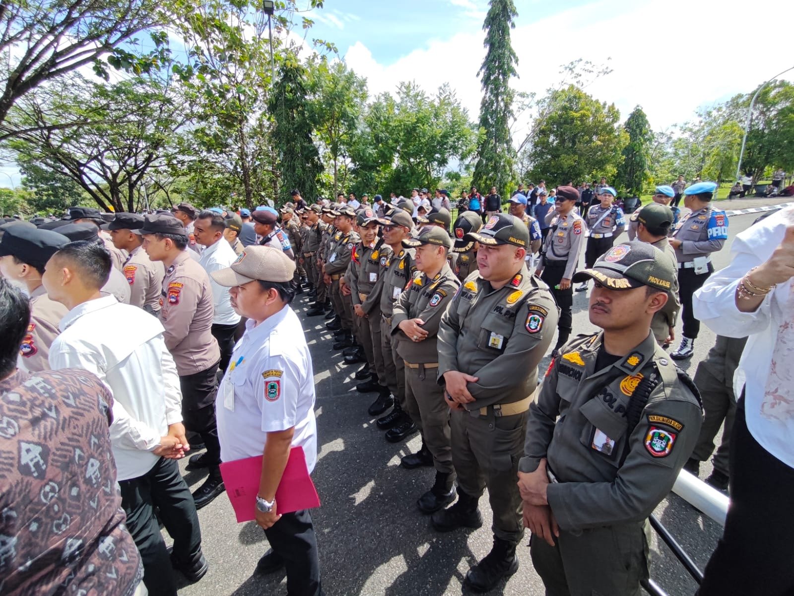 Satpol PP dan Damkar Kalsel Backup Pengamanan Aksi Unjuk Rasa LSM Sakutu