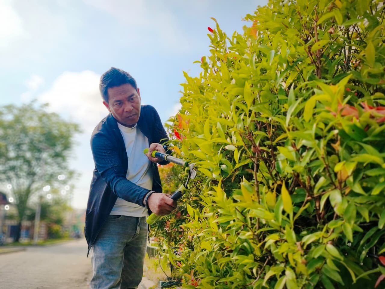 Implementasikan Visi Gubernur Kalsel, Taman Budaya Kalsel Rutinkan Aksi Gotong Royong