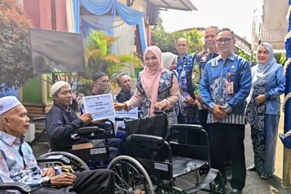 Peringati Hari Lanjut Usia Nasional 2026, Pemprov Kalsel Salurkan Bantuan dan Berikan Apresiasi kepada Lansia