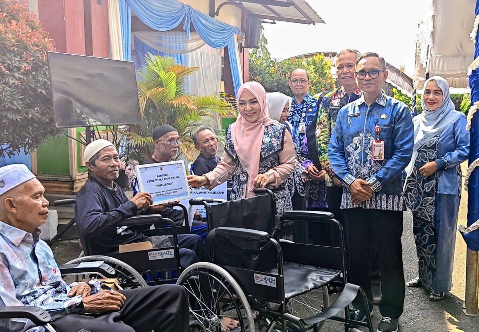 Peringati Hari Lanjut Usia Nasional 2026, Pemprov Kalsel Salurkan Bantuan dan Berikan Apresiasi kepada Lansia