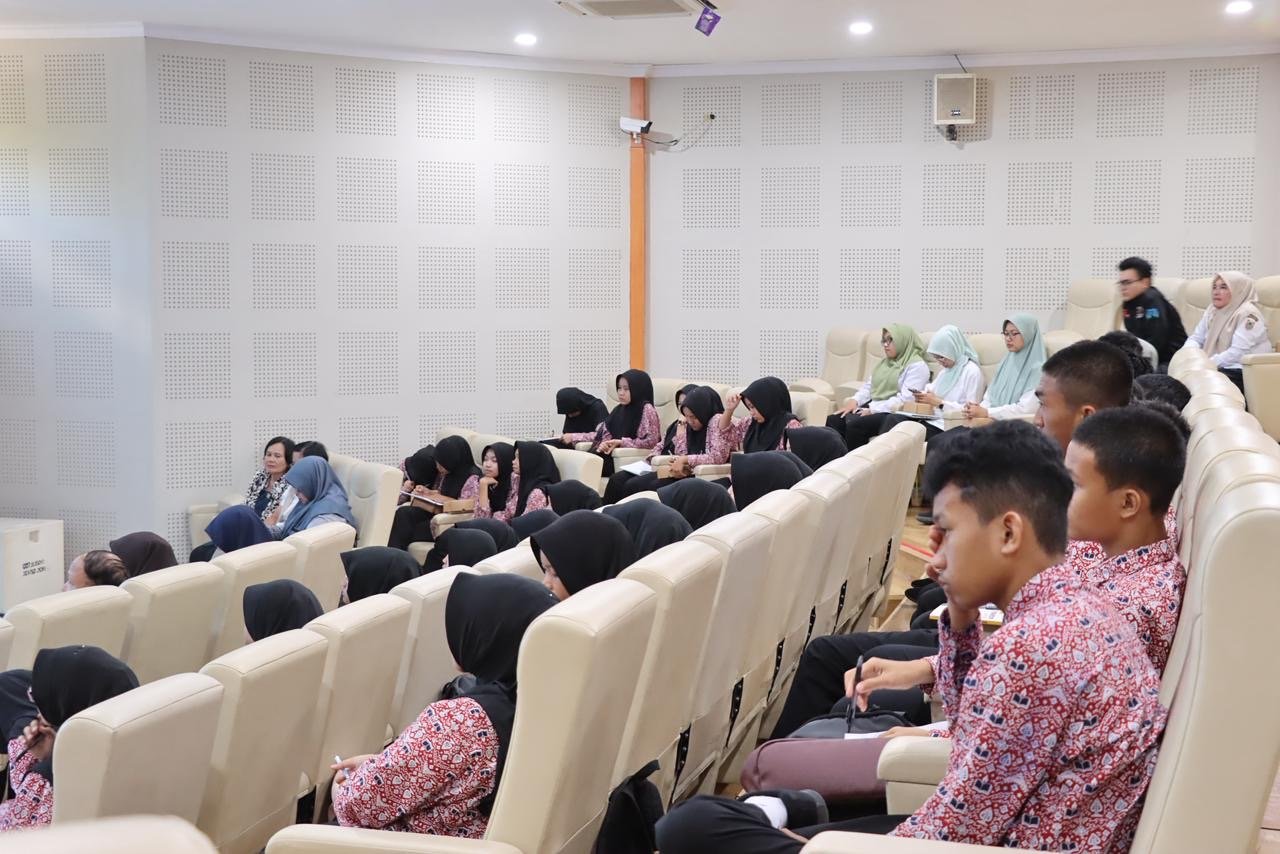 DP3AKB Kalsel dan BKOW Berikan Penyuluhan Hukum di Sekolah Rakyat Terintegrasi 9 Banjarbaru