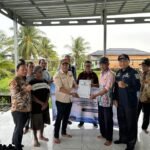 Gubernur Kalsel melalui Dislautkan Kalsel serahkan Bantuan Perahu Bermotor