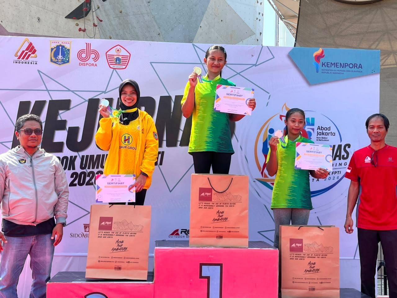 Indah Tiara Persembahkan Medali Perdana Kalsel di Kejurnas Panjat Tebing KU 2026
