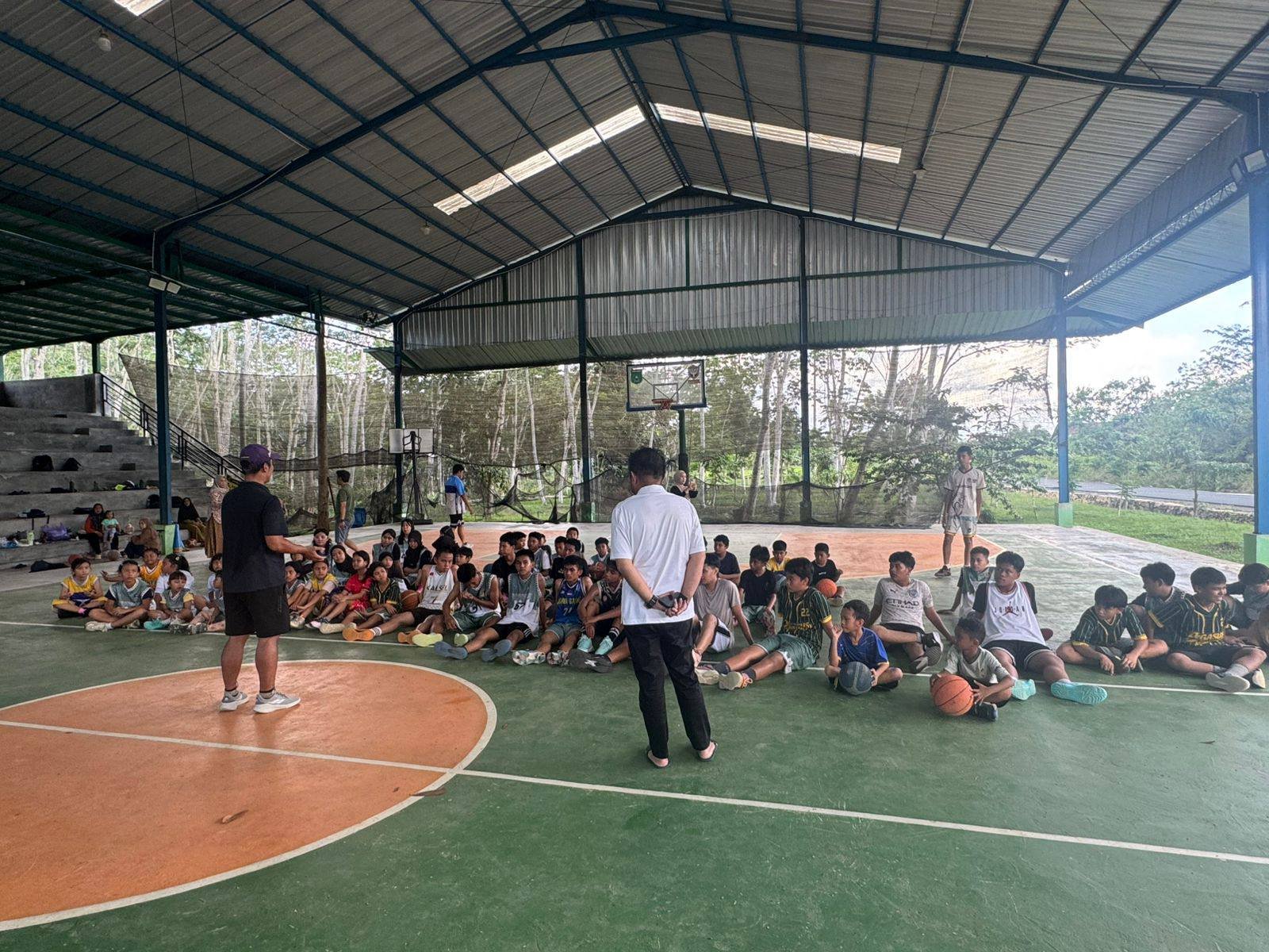 Bang Dhin Turun ke Lapangan, Suntik Semangat Atlet Basket Muda Tanah Bumbu Kejar Mimpi Besar