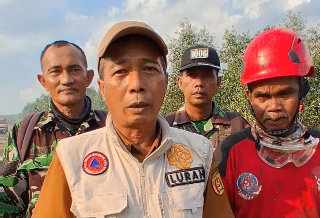 Gerak Cepat Tim Gabungan Padamkan Karhutla, Lurah Landasan Ulin Timur Imbau Warga Tingkatkan Kewaspadaan