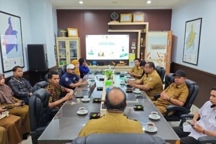 Banua Pers Community dan DLH Kalsel Hijaukan Tiga Desa di Banjar Lewat Penanaman Pohon Berbunga