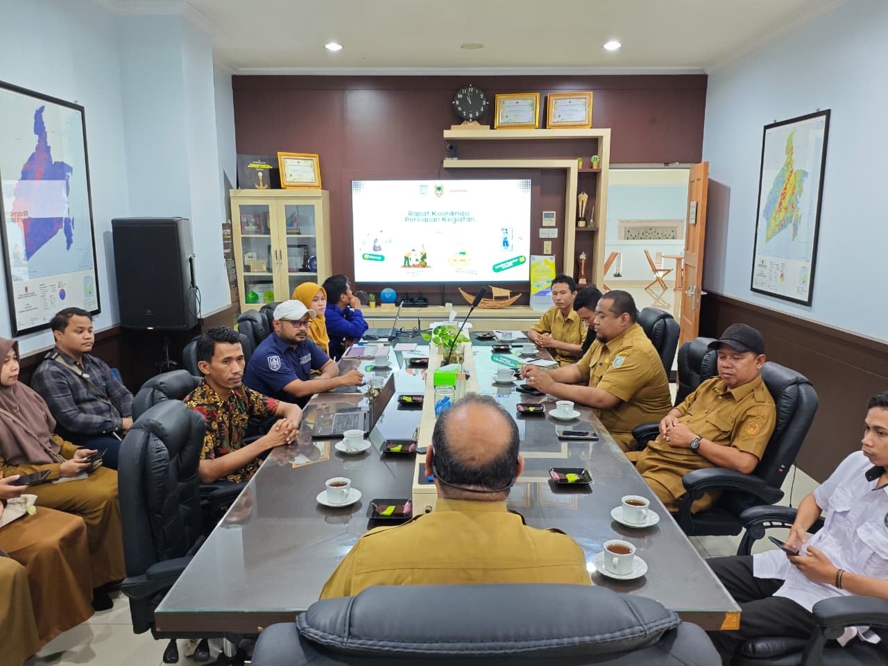 Banua Pers Community dan DLH Kalsel Hijaukan Tiga Desa di Banjar Lewat Penanaman Pohon Berbunga