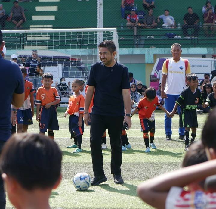 Peringati Hari Anak Nasional, Bang Dhin Serukan Pembinaan Sepak Bola Berbasis Karakter