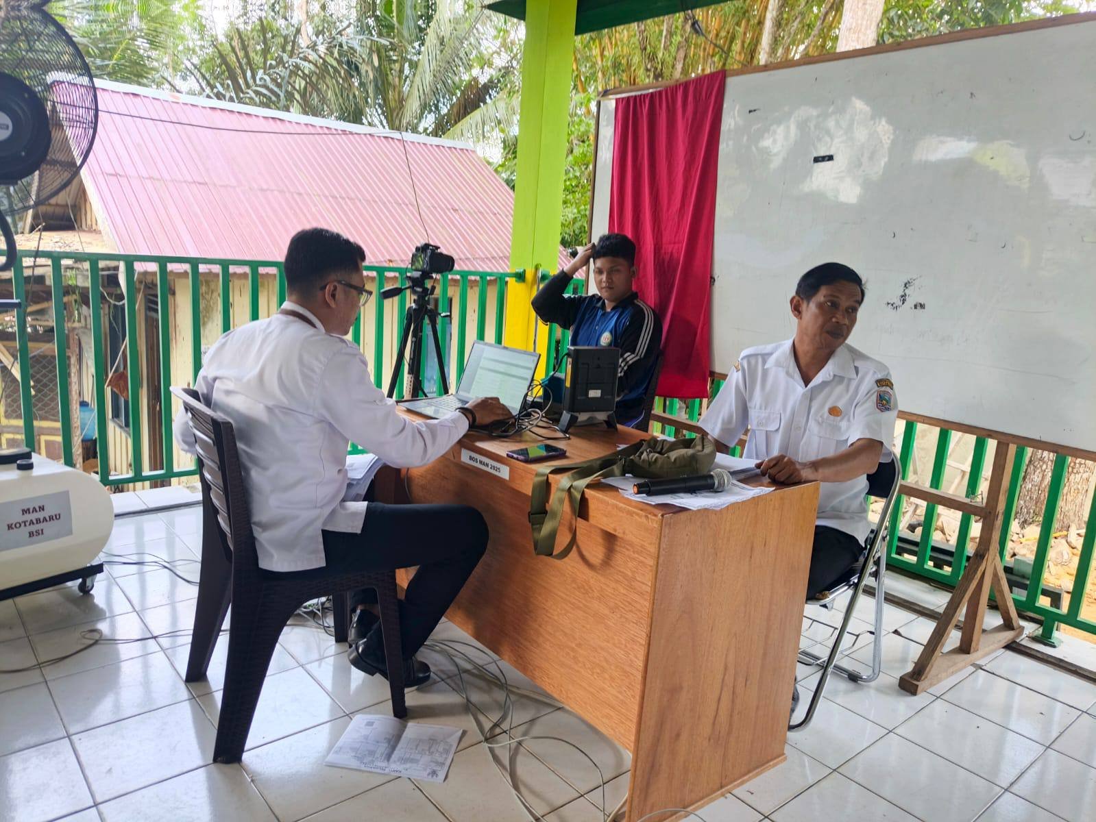 Dukcapil Goes to School, Disdukcapil Kalsel Jemput Bola Pelayanan Adminduk di MAN Kotabaru