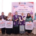 Ketua TP Posyandu Kalsel Serahkan Hadiah Pemenang Lomba Cipta Menu PMT Balita