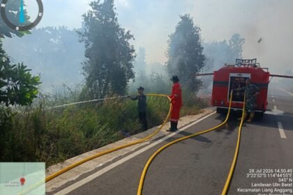 BPBD Kalsel Kerahkan Water Bombing Kendalikan Karhutla di Ujung Jalan Golf Banjarbaru, Sekitar 30 Hektare Terdampak