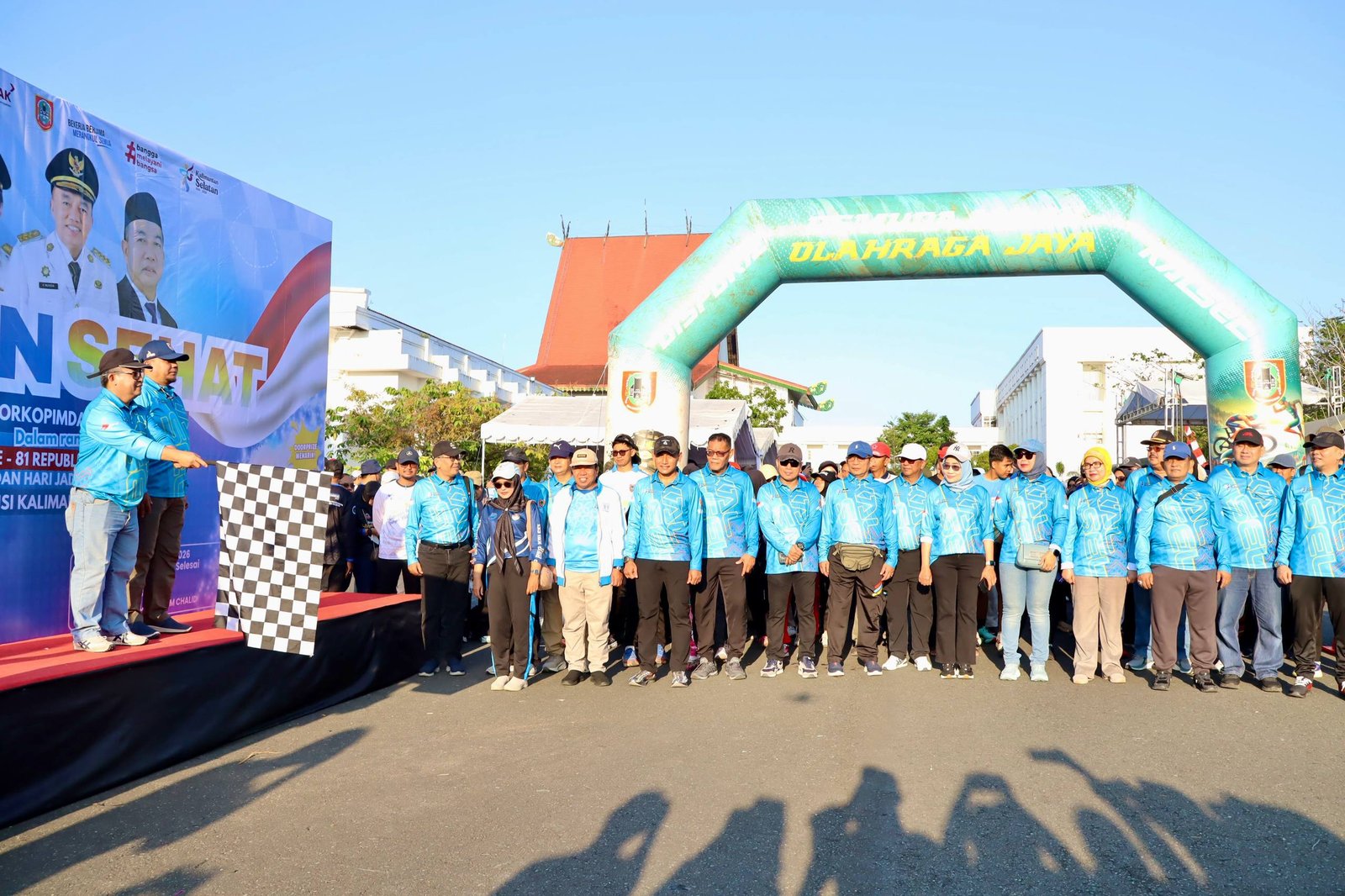 Gelorakan Budaya Olahraga, Ribuan Warga Ikuti Jalan Sehat HUT RI dan Hari Jadi Kalsel