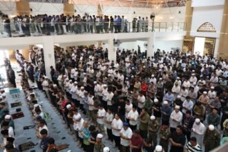 Salat Jumat Perdana di Masjid Syekh Muhammad Arsyad Al-Banjari, Gubernur Muhidin Dorong Masjid Terus Dimakmurkan