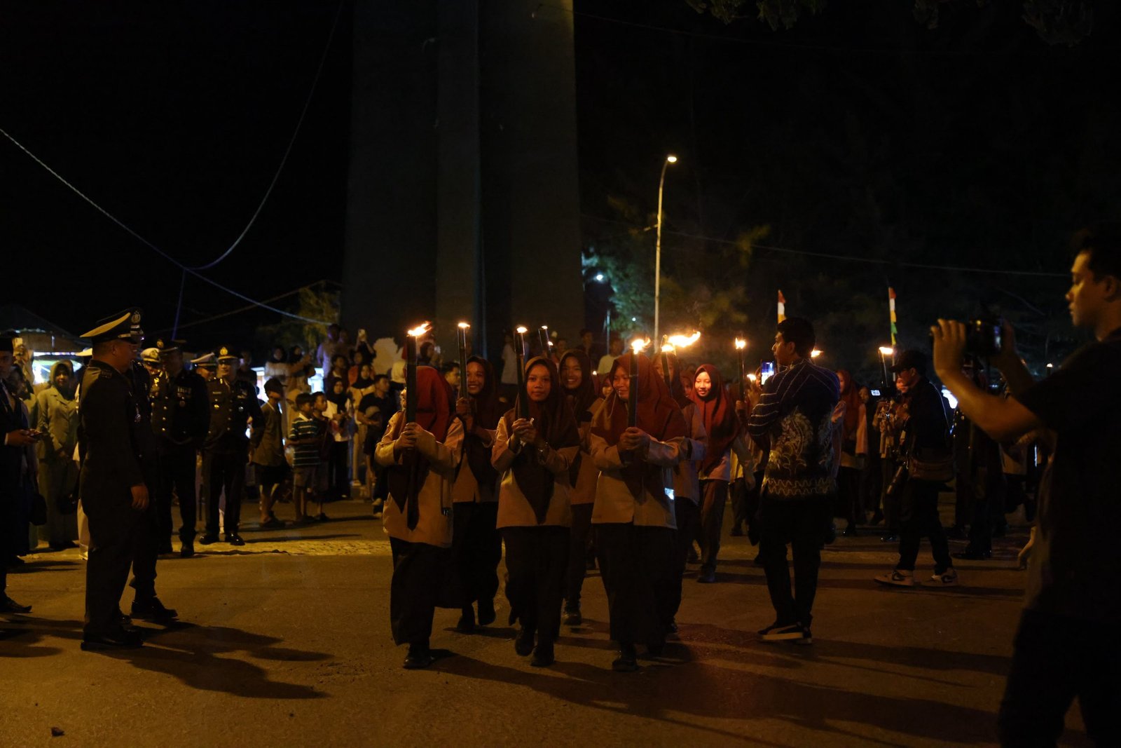 Semarak Pawai Obor dan Taptu Warnai Malam Kemerdekaan RI di Tanah Bumbu