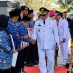 Pemprov Kalsel Serahkan Hadiah Lomba Gerak Jalan, Semangat Kemerdekaan dan Hari Jadi Makin Meriah