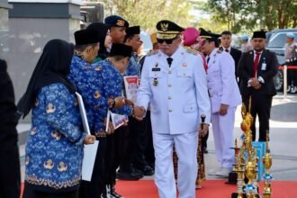 Pemprov Kalsel Serahkan Hadiah Lomba Gerak Jalan, Semangat Kemerdekaan dan Hari Jadi Makin Meriah