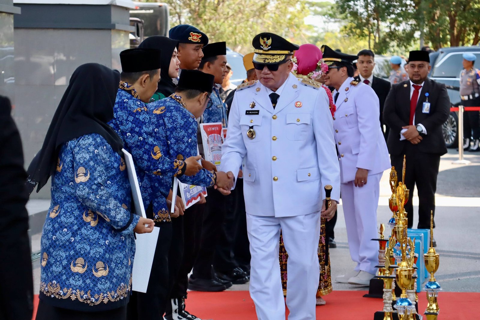 Pemprov Kalsel Serahkan Hadiah Lomba Gerak Jalan, Semangat Kemerdekaan dan Hari Jadi Makin Meriah
