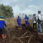 Karhutla Banjarbaru Masih Pekat, Dinsos Kalsel Turunkan Tagana Lakukan Pembasahan