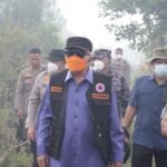 Gubernur Muhidin: Gambut di Guntung Damar Masih Panas, Pemadaman Harus Tuntas