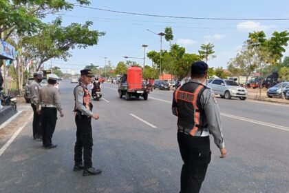 Dishub Kalsel Perkuat Keselamatan Pengguna Jalan, Rambu di Titik Padat Lalu Lintas Dipasang Scotlite