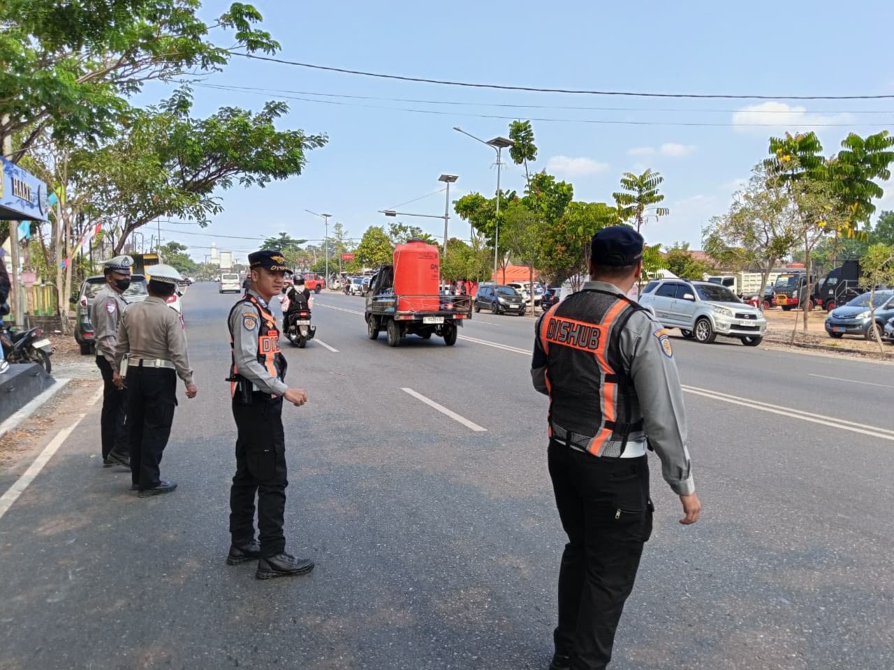 Dishub Kalsel Perkuat Keselamatan Pengguna Jalan, Rambu di Titik Padat Lalu Lintas Dipasang Scotlite