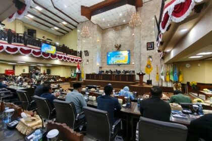 DPRD dan Gubernur Kalsel Setujui Dua Raperda dalam Rapat Paripurna