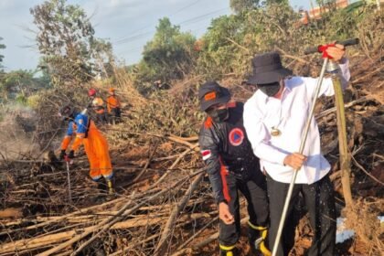 BPBD Kalsel Terapkan Metode Pipa Suntik Gambut untuk Kendalikan Karhutla