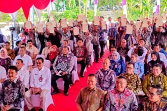 Wamen ATR/BPN Serahkan Sertifikat Tanah bagi MBR, 3.154 Sertifikat Telah Terbit di Kalsel