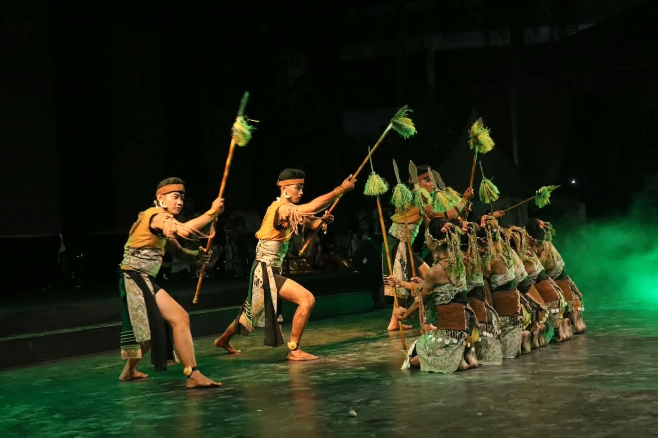 Angkat Tradisi Dayak Deah, Tari Njipah Bawa Suluh Banua Tabalong Melaju ke Parade Tari Nusantara di TMII