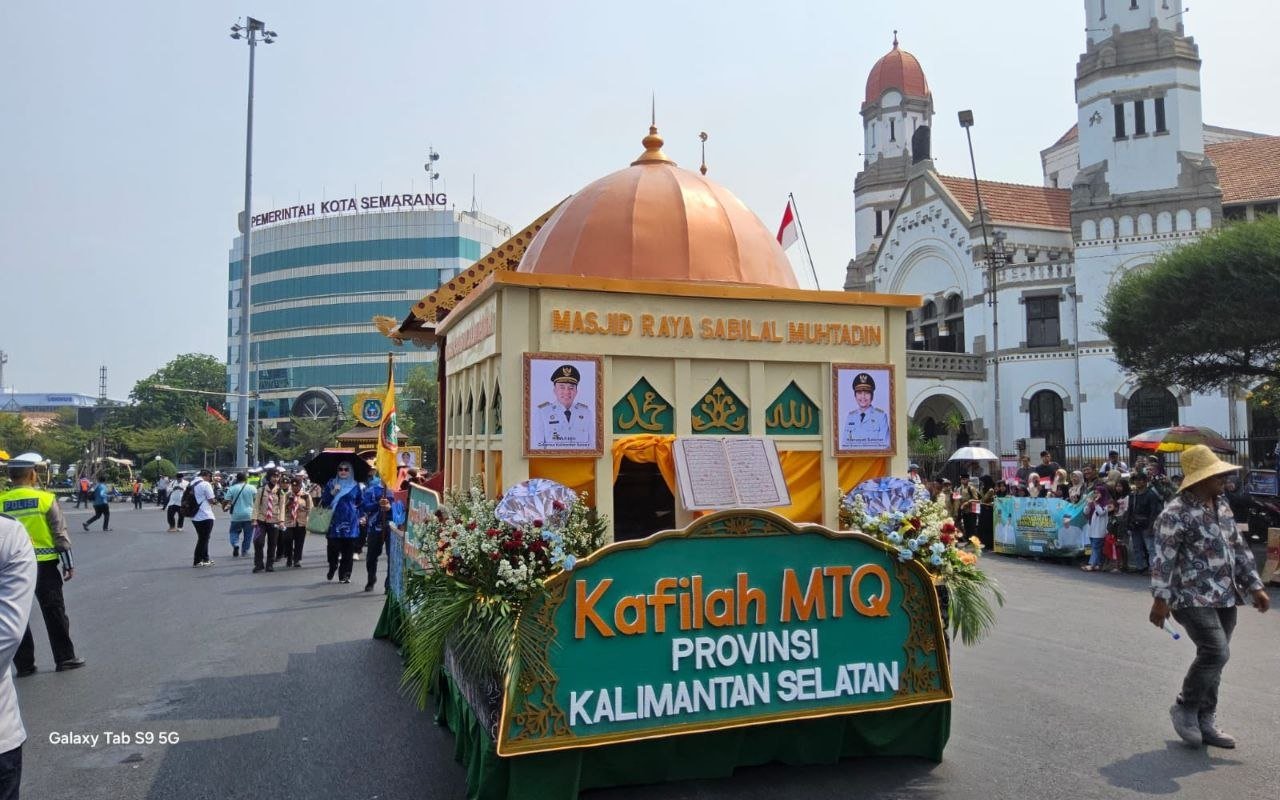 Mobil Hias Kafilah Kalsel Tampilkan Cahaya Al-Qur’an dalam Harmoni Budaya Banua