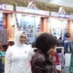 Penutupan Kriyanusa 2026, Andi Irmayani Rudi Latif Bawa Semangat Tenun Pagatan ke Panggung Nasional