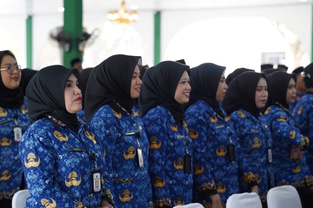 Sekda Yulian Herawati membuka lomba HUT ke-55 KORPRI di Pendopo Kantor Bupati Batulicin.